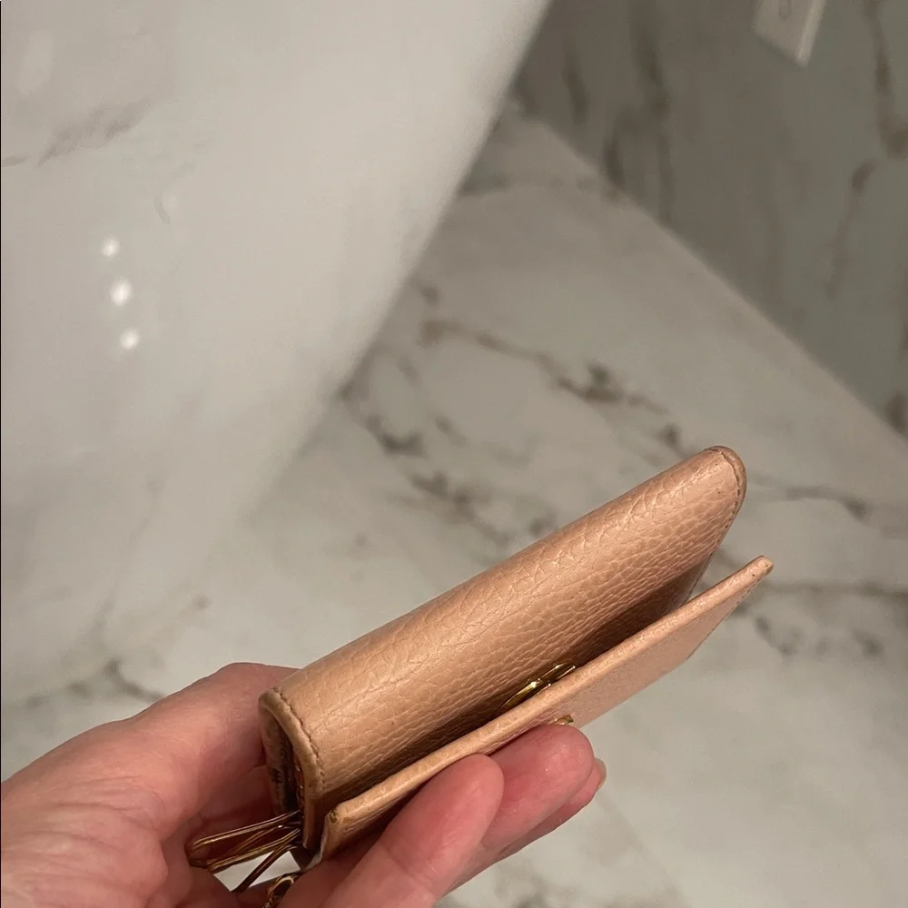 Gucci Beige Leather key holder &  Wallet with Gold Logo - Picture 7 of 8